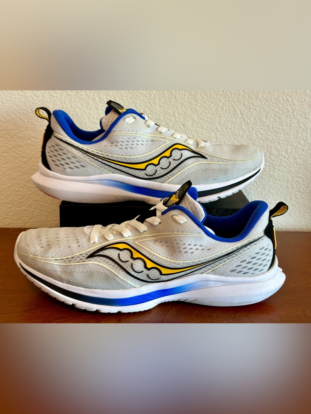 Saucony Kinvara 13 White and Blue Athletic Sneakers Men's Size 10